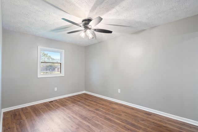 113 Brook St, Mc Ewen, TN 37101