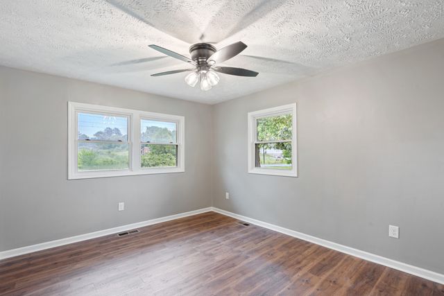 113 Brook St, Mc Ewen, TN 37101