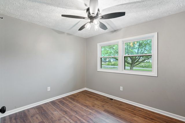 113 Brook St, Mc Ewen, TN 37101