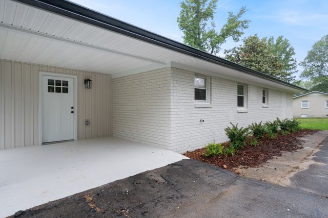 113 Brook St, Mc Ewen, TN 37101