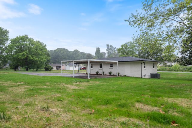 113 Brook St, Mc Ewen, TN 37101