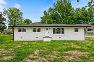113 Brook St, Mc Ewen, TN 37101