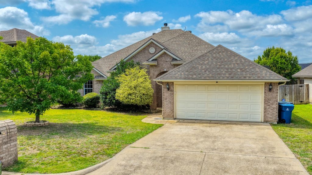 116 Clyde Drive, Aledo, TX 76008
