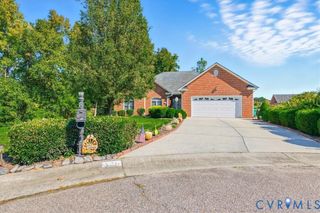 520 Cobblestone Dr, Hopewell, VA 23860