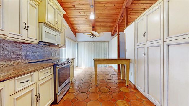 9220 SW 78th Ct, Miami, FL 33156