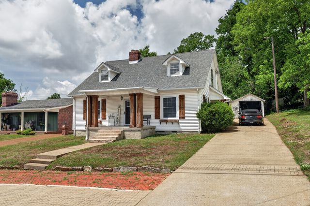 218 N 3rd St, Pulaski, TN 38478