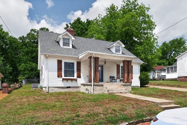 218 N 3rd St, Pulaski, TN 38478