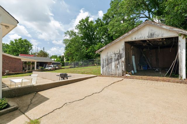 218 N 3rd St, Pulaski, TN 38478