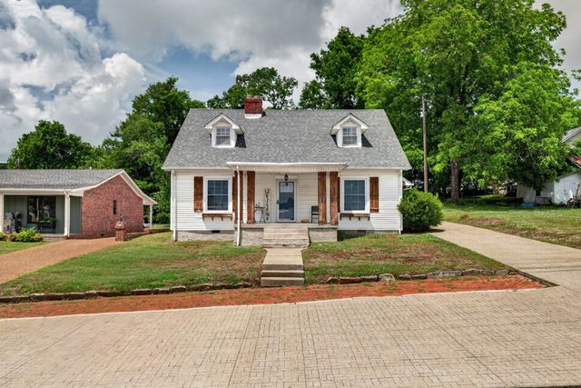 218 N 3rd St, Pulaski, TN 38478