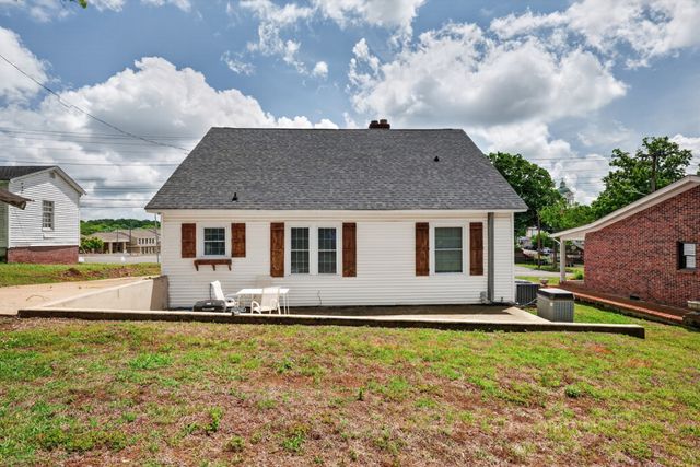 218 N 3rd St, Pulaski, TN 38478
