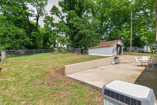 218 N 3rd St, Pulaski, TN 38478