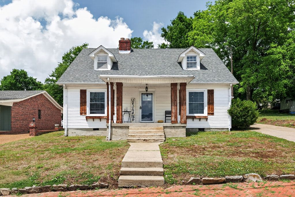 218 N 3rd St, Pulaski, TN 38478