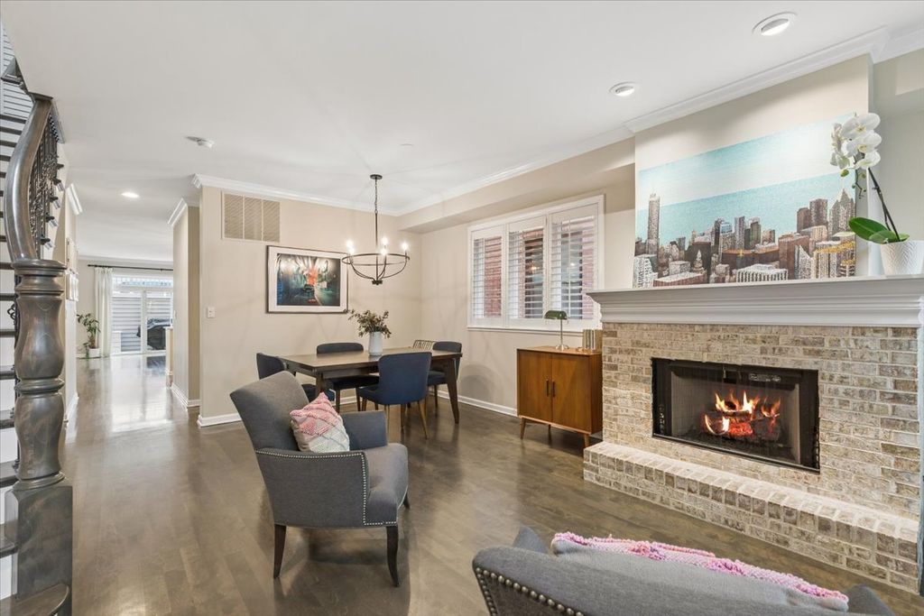 2332 W Dickens Avenue, Chicago, IL 60647 — photo 2