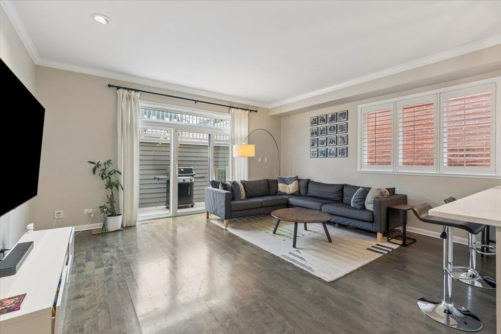 2332 W Dickens Avenue, Chicago, IL 60647 — photo 5