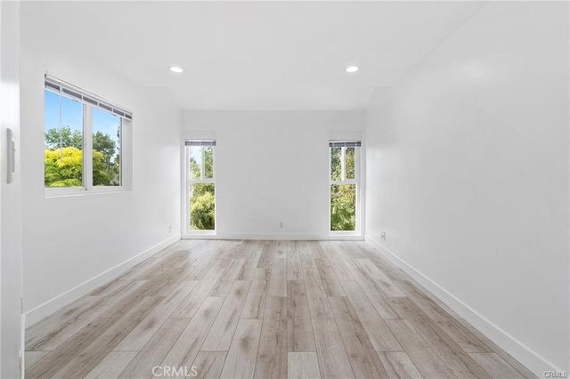 23401 Park Sorrento 34, Calabasas, CA 91302