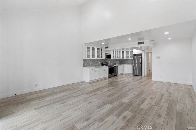 23401 Park Sorrento 34, Calabasas, CA 91302