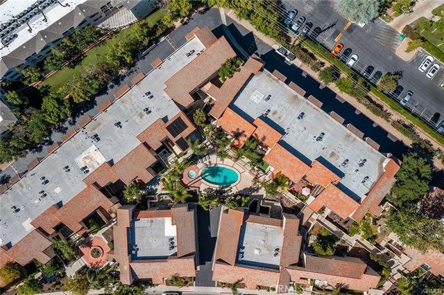 23401 Park Sorrento 34, Calabasas, CA 91302