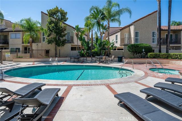 23401 Park Sorrento 34, Calabasas, CA 91302