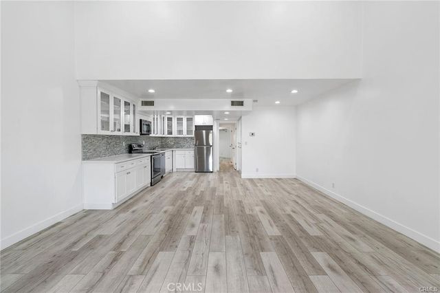23401 Park Sorrento 34, Calabasas, CA 91302