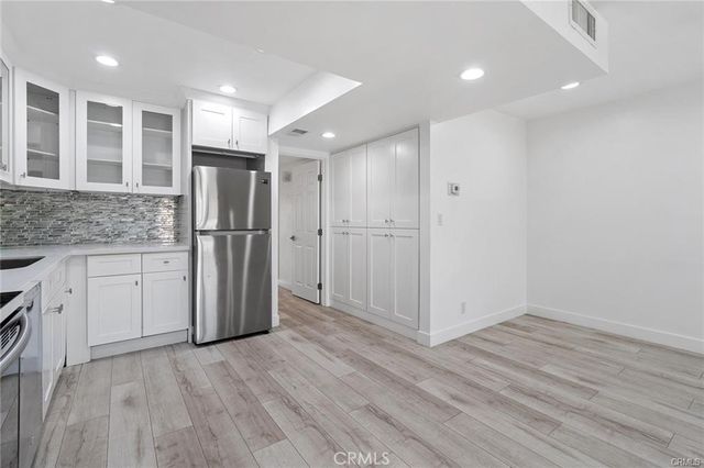 23401 Park Sorrento 34, Calabasas, CA 91302