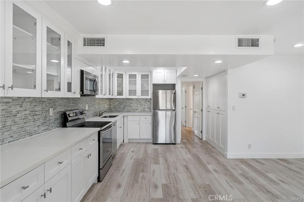 23401 Park Sorrento 34, Calabasas, CA 91302