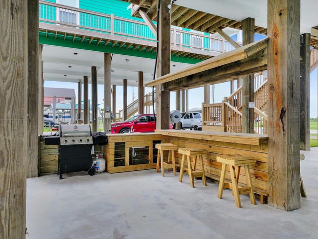 1297 Mabry Street, Gilchrist, TX 77617