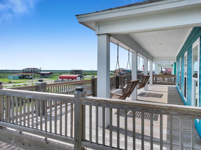 1297 Mabry Street, Gilchrist, TX 77617