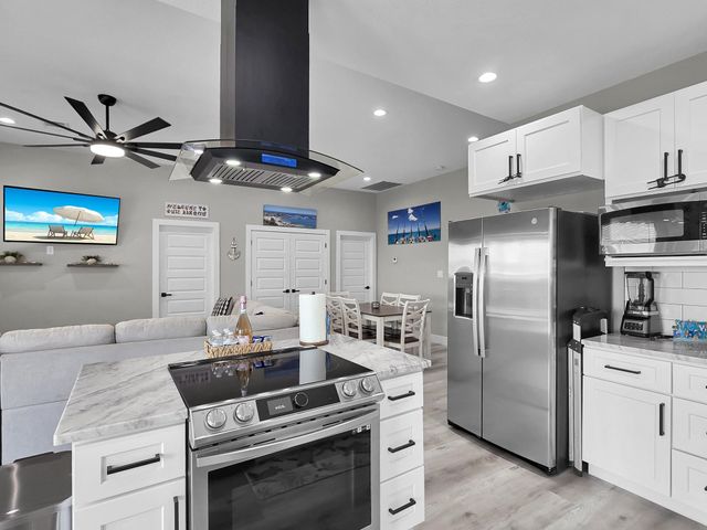 1297 Mabry Street, Gilchrist, TX 77617