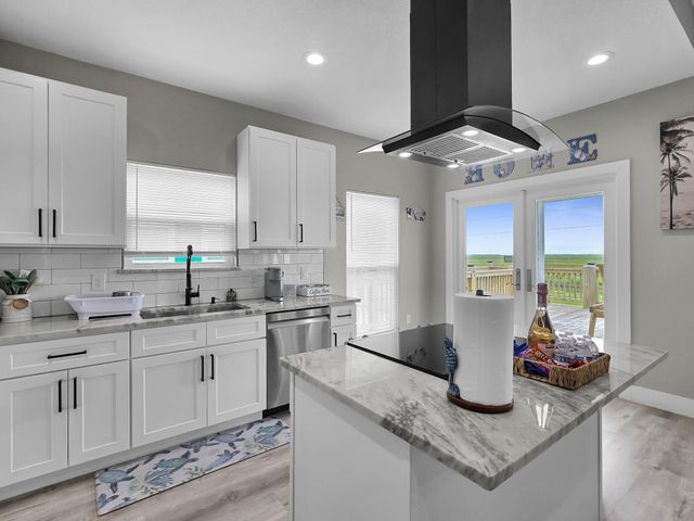 1297 Mabry Street, Gilchrist, TX 77617
