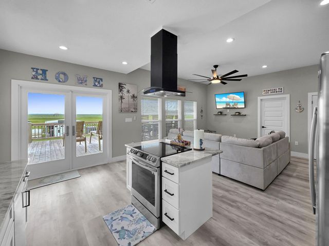 1297 Mabry Street, Gilchrist, TX 77617