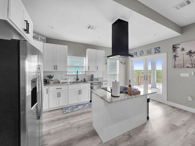 1297 Mabry Street, Gilchrist, TX 77617