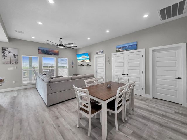 1297 Mabry Street, Gilchrist, TX 77617