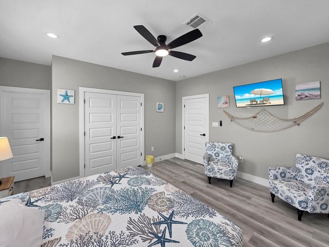 1297 Mabry Street, Gilchrist, TX 77617