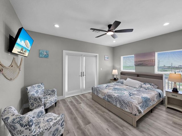 1297 Mabry Street, Gilchrist, TX 77617