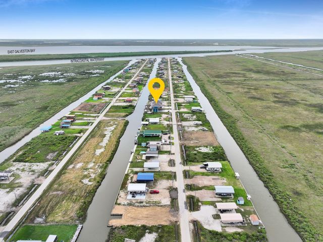 1297 Mabry Street, Gilchrist, TX 77617