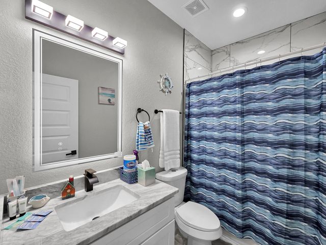 1297 Mabry Street, Gilchrist, TX 77617