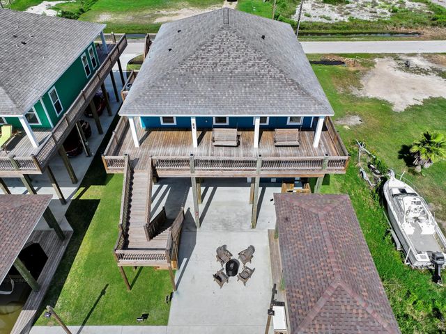 1297 Mabry Street, Gilchrist, TX 77617