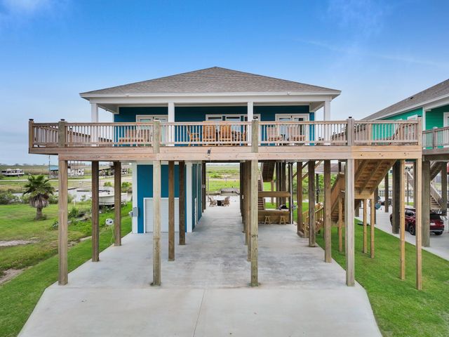 1297 Mabry Street, Gilchrist, TX 77617