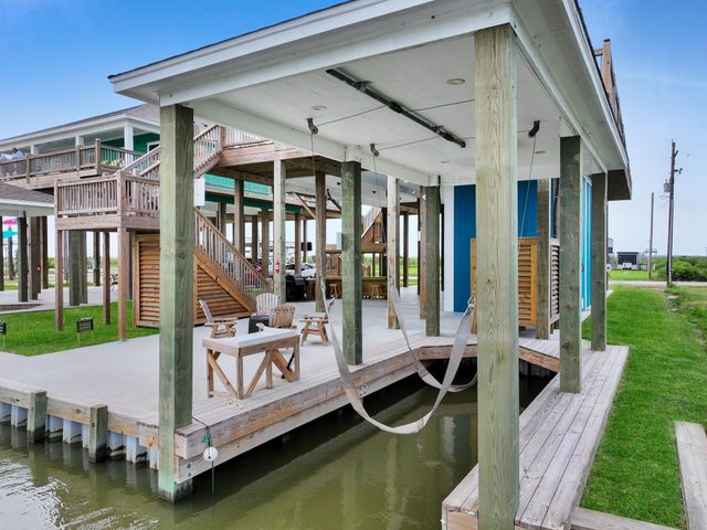 1297 Mabry Street, Gilchrist, TX 77617