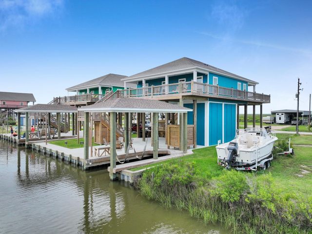 1297 Mabry Street, Gilchrist, TX 77617
