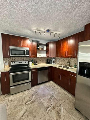 637 Executive Center Drive N 203, West Palm Beach, FL 33401