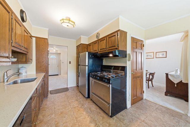 15 Frost Lane, Greenlawn, NY 11740