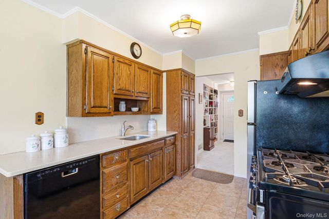 15 Frost Lane, Greenlawn, NY 11740