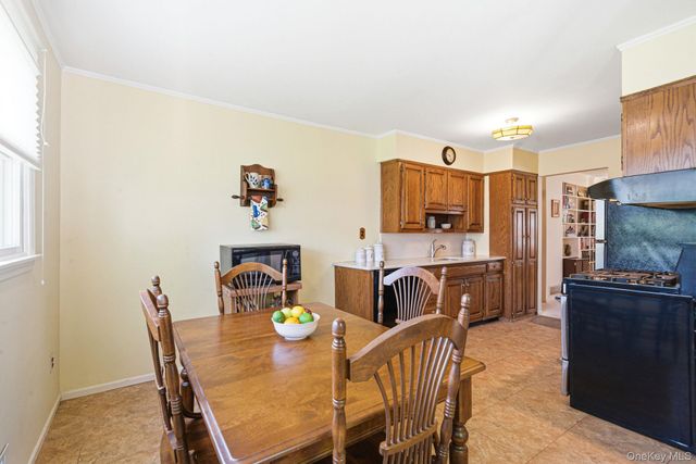 15 Frost Lane, Greenlawn, NY 11740