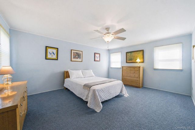 15 Frost Lane, Greenlawn, NY 11740