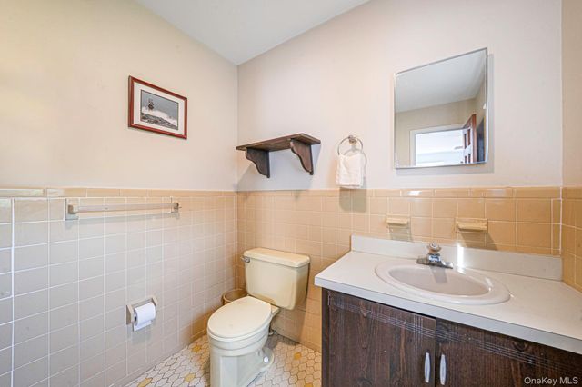 15 Frost Lane, Greenlawn, NY 11740