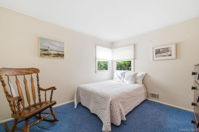 15 Frost Lane, Greenlawn, NY 11740