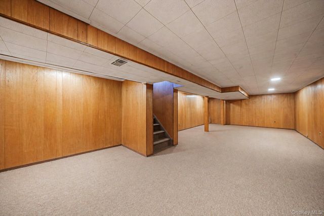 15 Frost Lane, Greenlawn, NY 11740