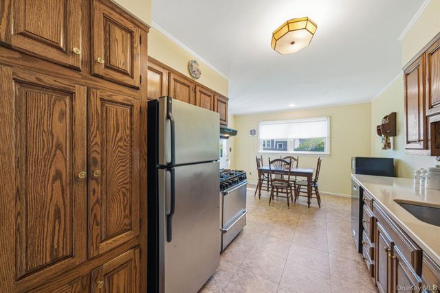 15 Frost Lane, Greenlawn, NY 11740