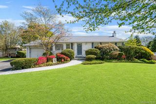 15 Frost Lane, Greenlawn, NY 11740